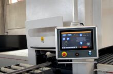 Flattening machine for plates