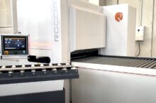 Flattening machine for plates