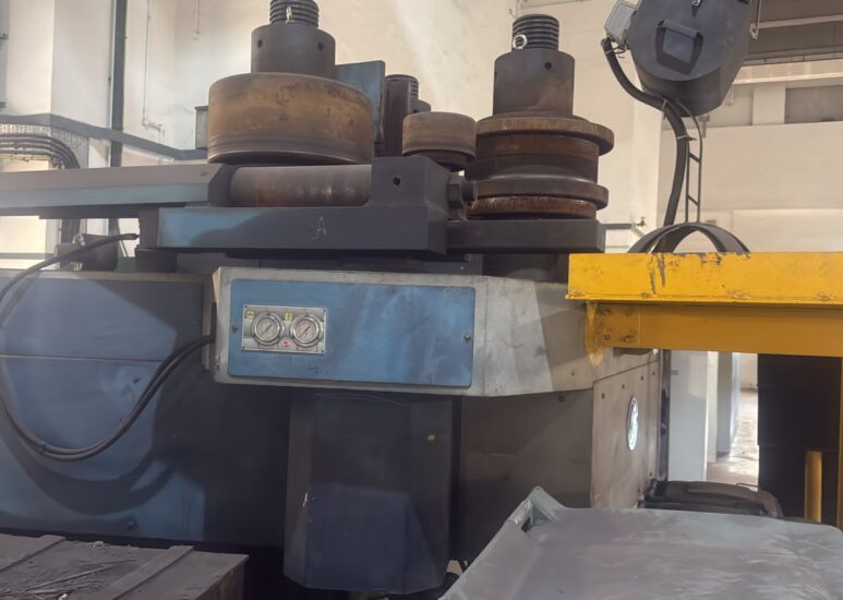 Profile roll  shaft 200
